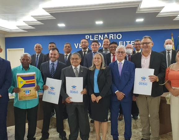Câmara Municipal de Vereadores confere novos Títulos de Cidadania Oeirense
