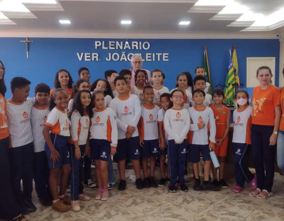 Alunos visitam Câmara Municipal e conversam sobre atuação do Poder Legislativo em Oeiras
