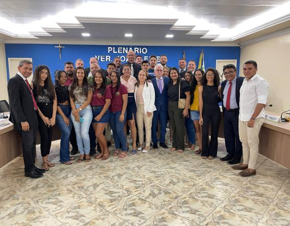 Alunos e professora do IFPI apresentam projeto de revitalização do Riacho Mocha na Câmara Municipal de Oeiras