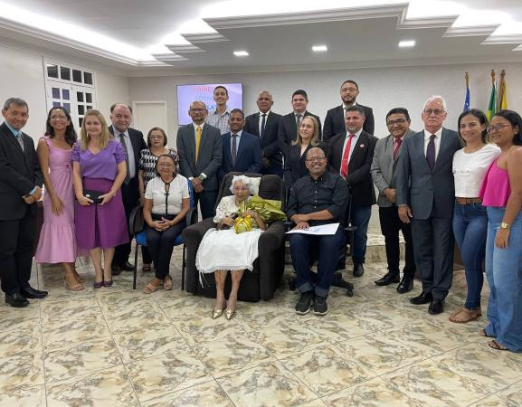 Câmara Municipal de Oeiras faz Moção de Louvor ao Portal Mural da Vila e ao centenário da professora Amália Campos