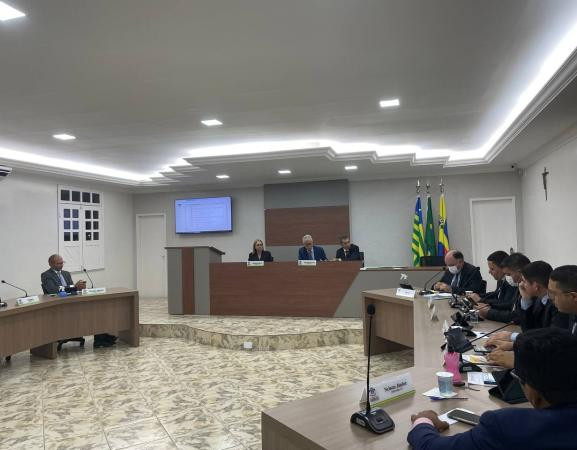 Câmara Municipal de Oeiras encerra ano legislativo aprovando alteração na LOA