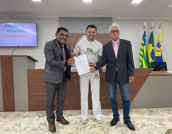 Câmara Municipal de Oeiras entrega Moção de Louvor ao instrutor de Capoeira ‘Magro de Aço’