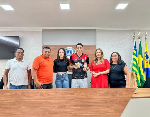 Câmara Municipal de Oeiras recebe o ex-jogador Ronaldo Angelim, ídolo do Flamengo